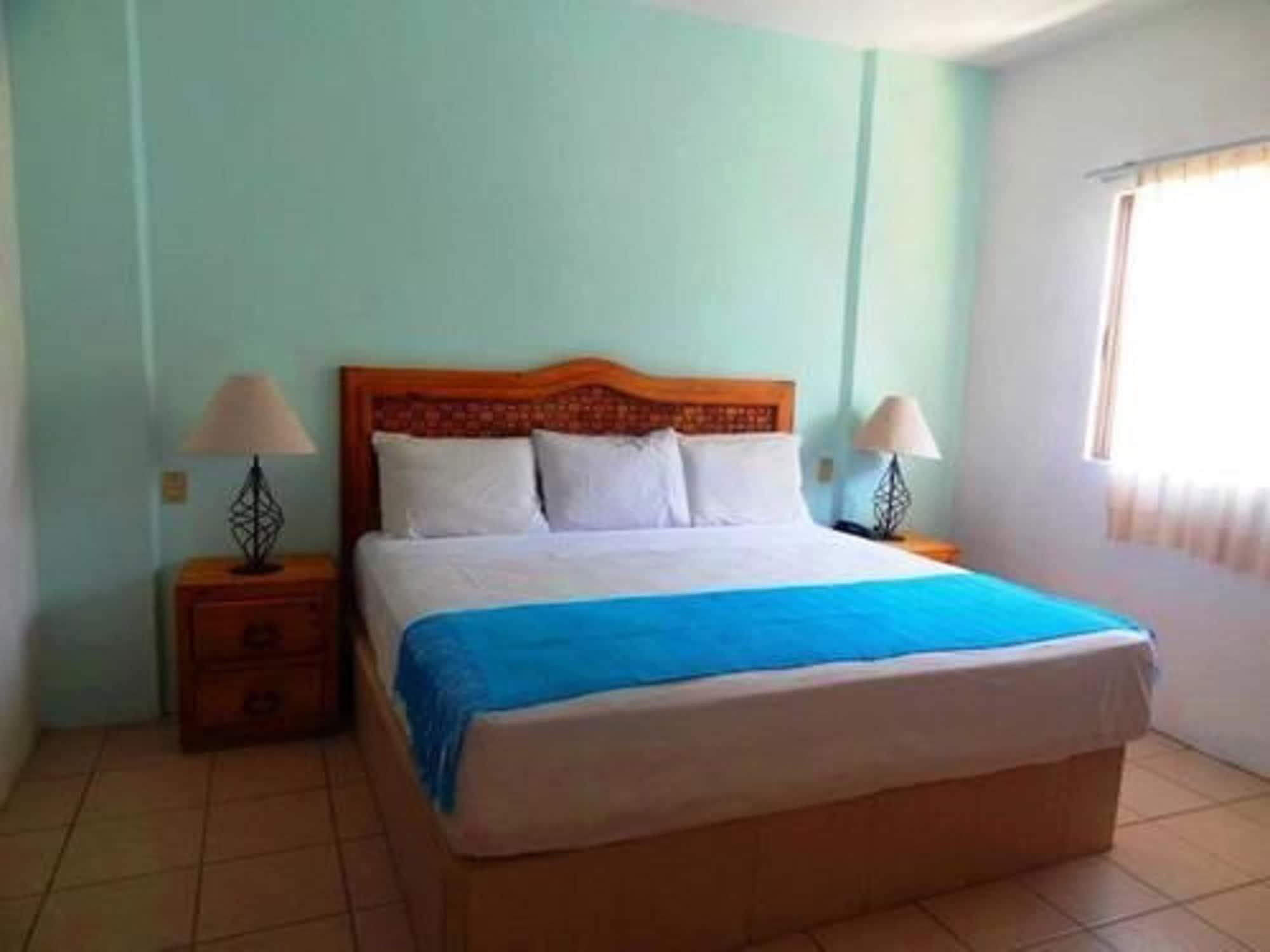 Emperador Vallarta Beachfront Hotel And Suites Puerto Vallarta Bagian luar foto
