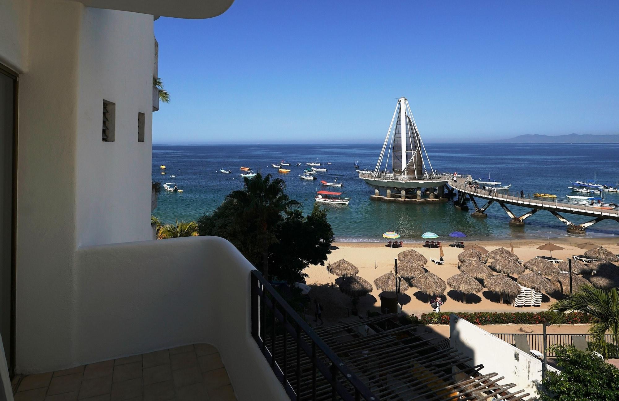Emperador Vallarta Beachfront Hotel And Suites Puerto Vallarta Bagian luar foto