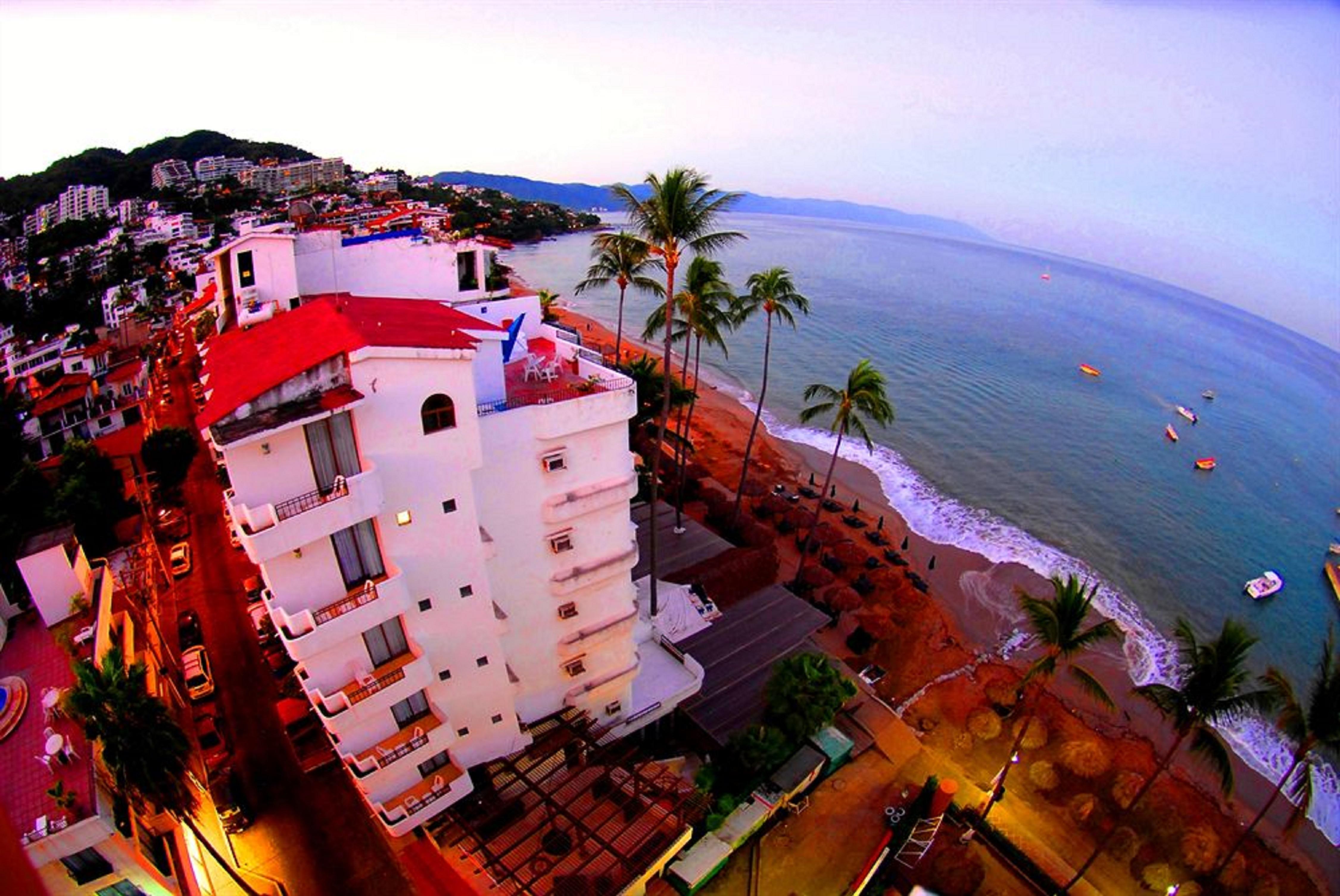 Emperador Vallarta Beachfront Hotel And Suites Puerto Vallarta Bagian luar foto