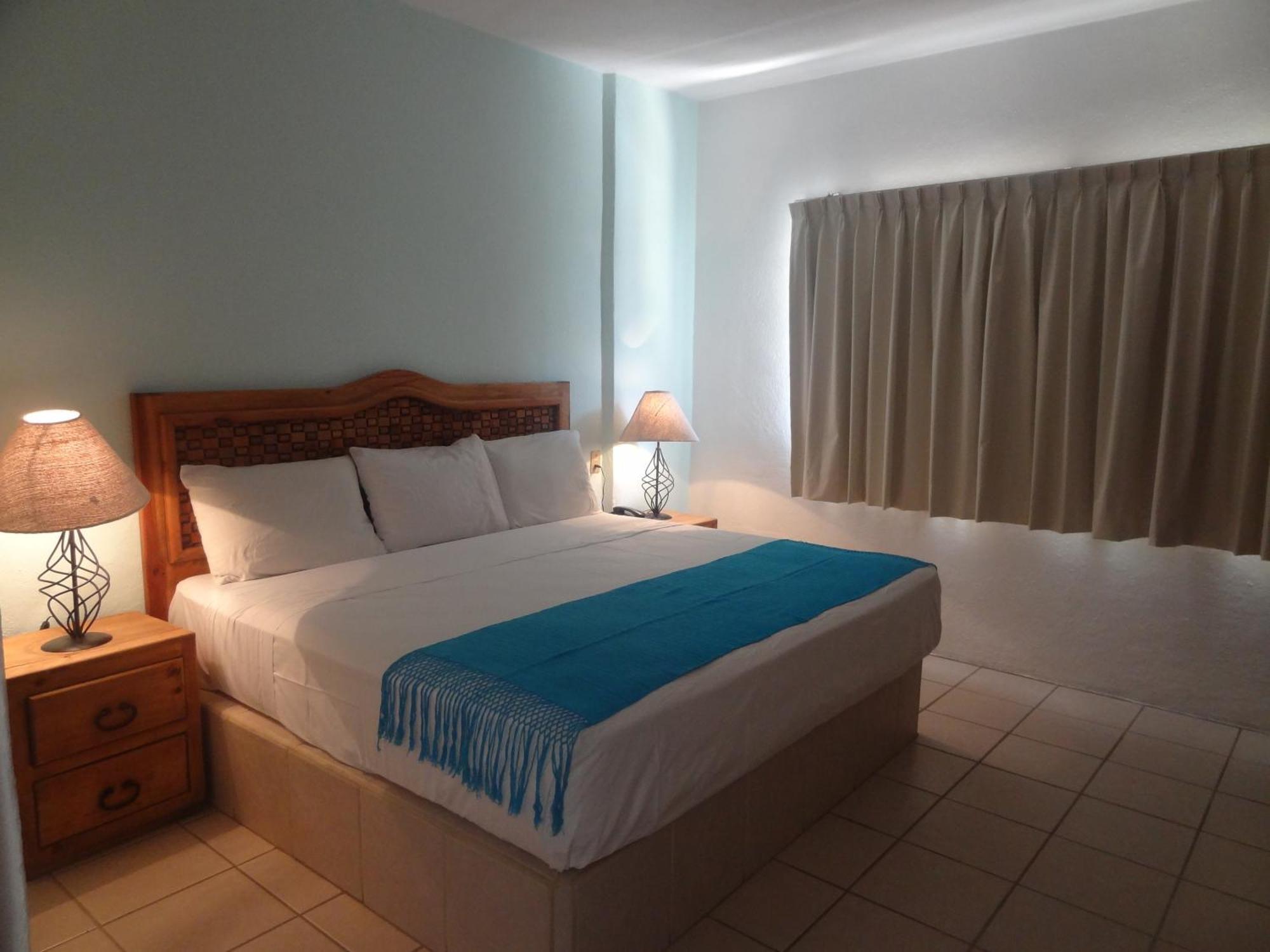 Emperador Vallarta Beachfront Hotel And Suites Puerto Vallarta Bagian luar foto