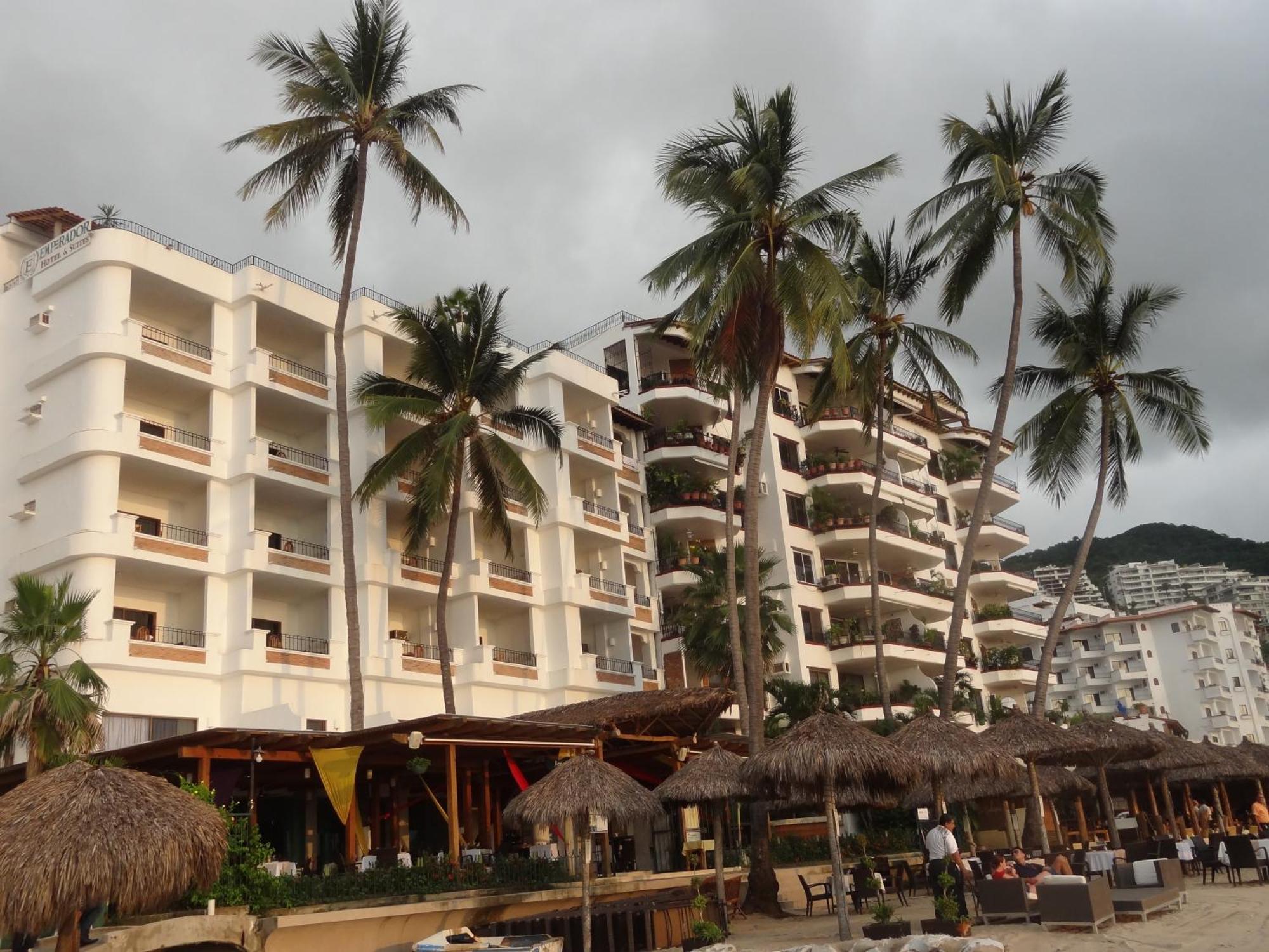 Emperador Vallarta Beachfront Hotel And Suites Puerto Vallarta Bagian luar foto