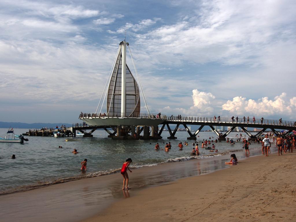 Emperador Vallarta Beachfront Hotel And Suites Puerto Vallarta Bagian luar foto
