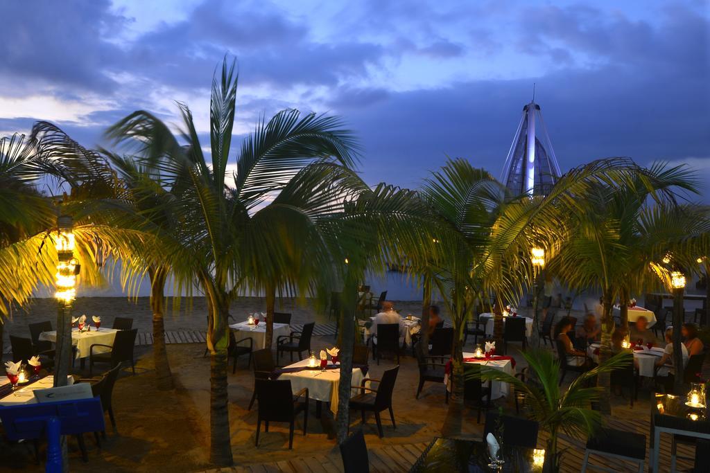 Emperador Vallarta Beachfront Hotel And Suites Puerto Vallarta Bagian luar foto